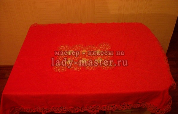 Скатерть из льняной ткани с орнаментом фриволите, фото