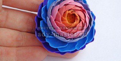 Кольцо в виде объемного цветка из полимерной глины