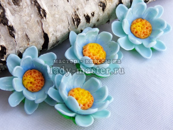 Голубые цветы из полимерной глины, пошаговый мастер - класс с фото