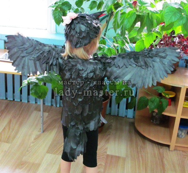 Мастер-класс по изготовлению костюма ворона и вороны из маски, накидки и перьев