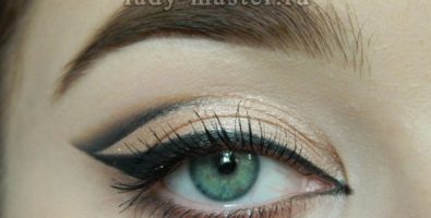 Как сделать графичный макияж со стрелкой для зеленых глаз