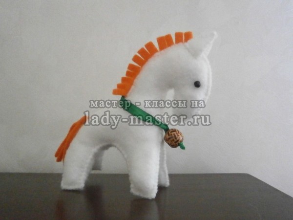 Конь из ткани (народная тряпичная игрушка) - Коробочка идей и мастер-классов