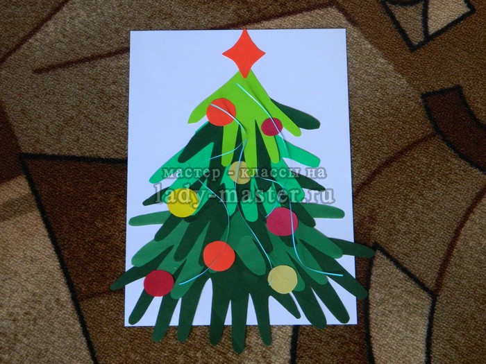 Объёмная аппликация новогодняя ёлочка из полос цветной бумаги - lilyhammer.ru