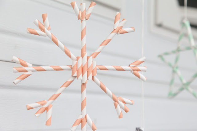 Снежинка и звезда для украшения елки из бумажных трубочек