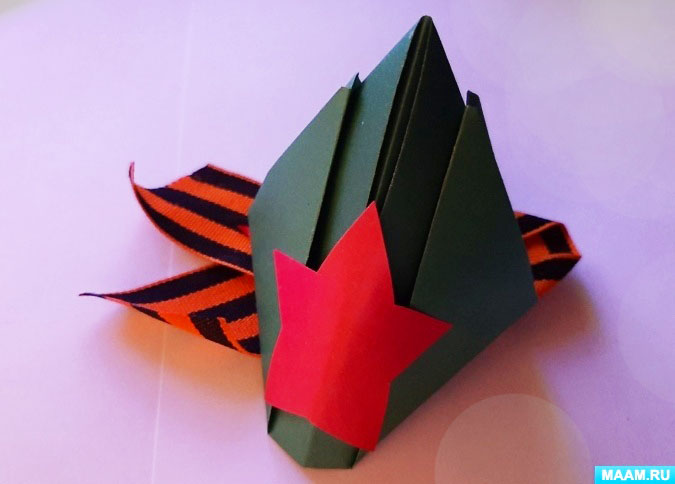 Маленькая солдатская оригами пилотка из бумаги